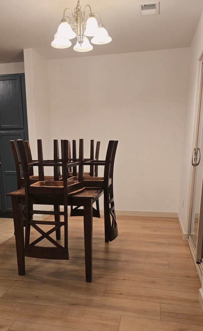 Building Photo - 2465 Theresea Ln