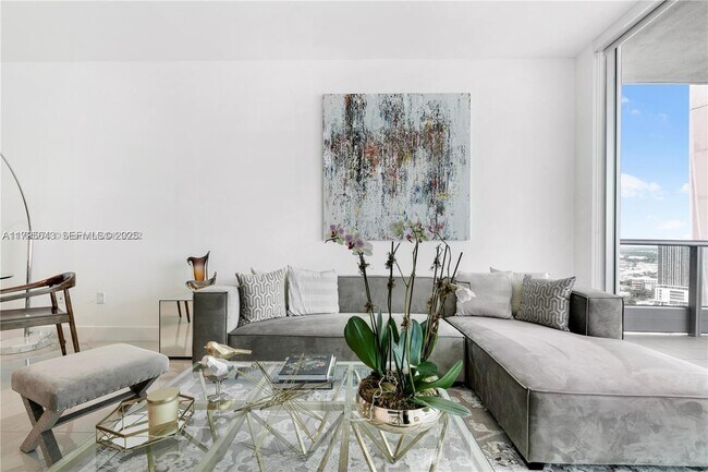 Building Photo - 900 Biscayne Blvd