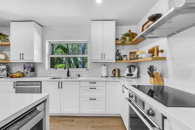 Building Photo - 653 Glenridge Rd