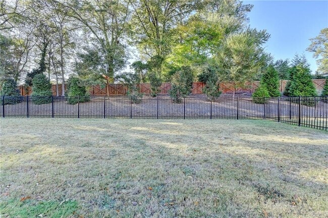 Building Photo - 3159 Clairebrooke Ave