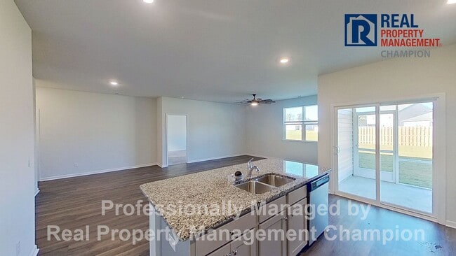 Building Photo - Beautiful 3 BD/2 BA Home in Riverside