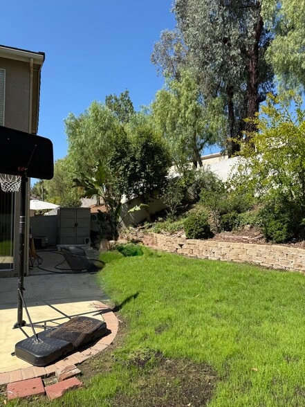Side Yard - 30863 Orleans Ct