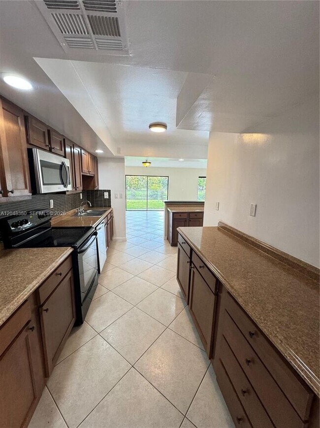 Building Photo - 3167 Coral Springs Dr