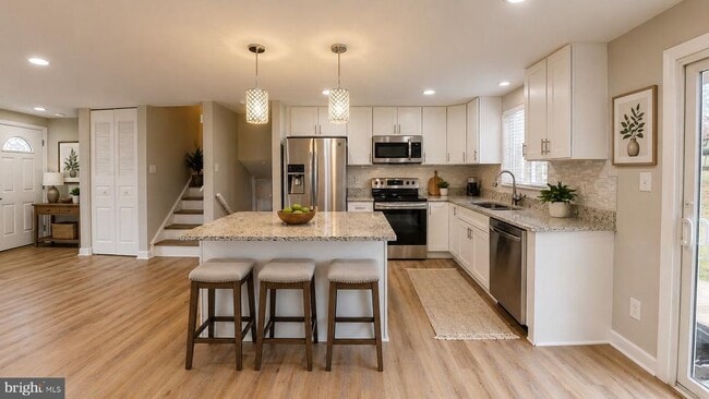 Building Photo - 8465 Yellow Leaf Ct