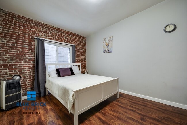 Building Photo - 1420 Flower St