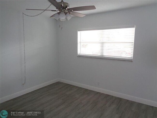 Building Photo - 4200 Crystal Lake Dr