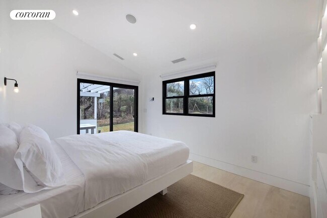 Building Photo - 29 W Lake Dr