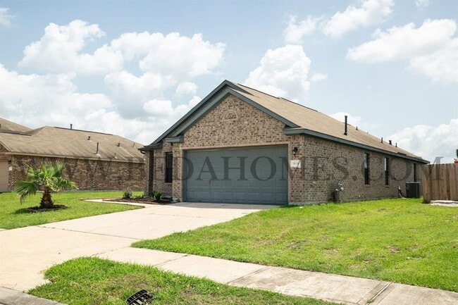 Building Photo - 9134 St Laurent Ln