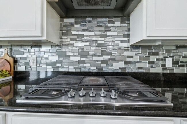 Building Photo - 1719 Biscayne Dr