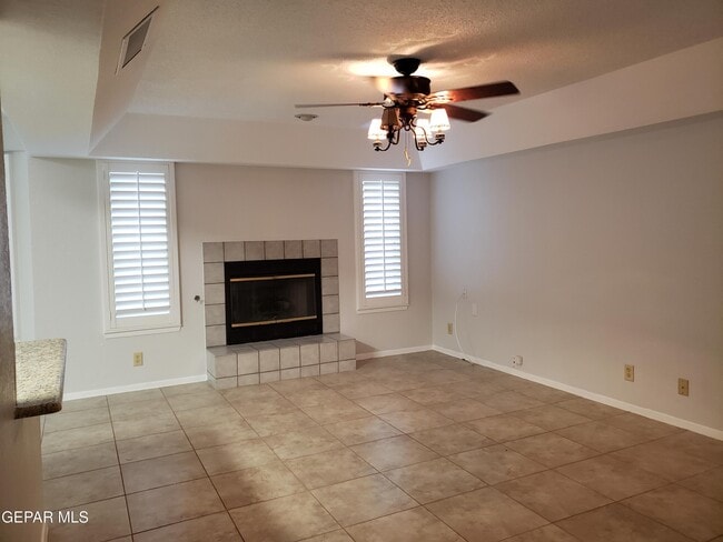 Building Photo - 4365 Loma De Oro Dr