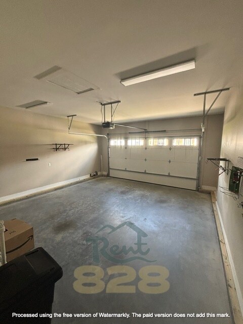 Building Photo - 119 Olde Oak Wy