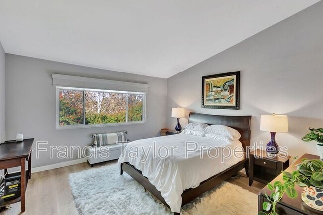 Building Photo - 2882 Andover Ave