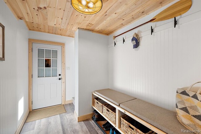 Building Photo - 222 Ackerson Lake Dr