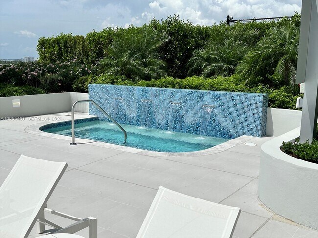 Building Photo - 2411 Laguna Cir