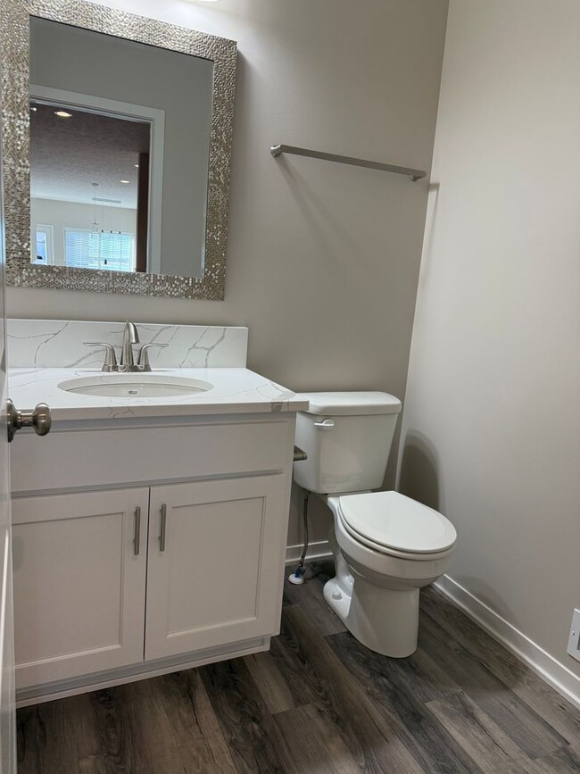 Building Photo - 2 bedroom/2.5 bathroom ranch townhome