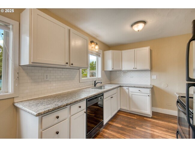 Building Photo - 1174000