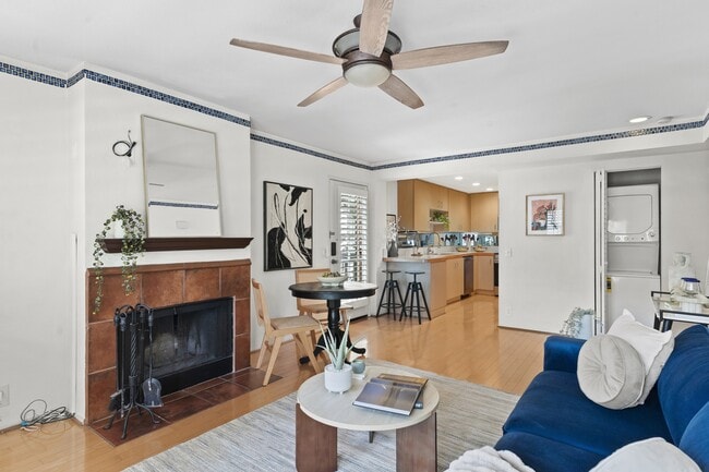 Building Photo - 3975 Hortensia St