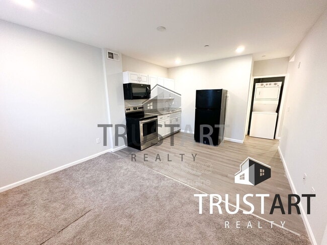 Building Photo - 2404 W Thompson St