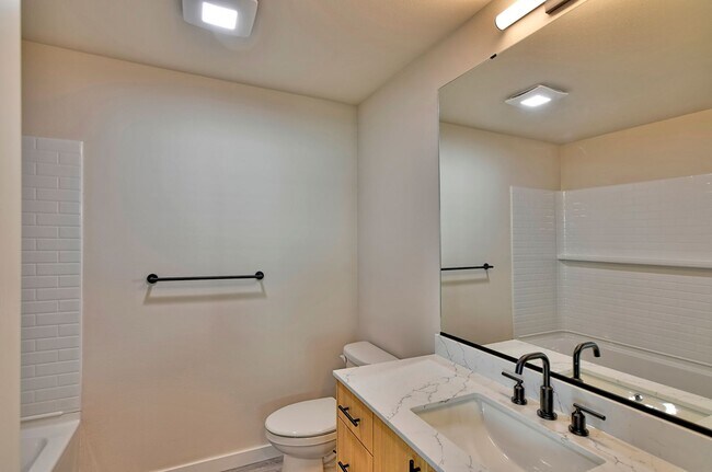 Building Photo - Brand New Luxury Townhomes