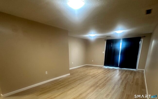 Building Photo - 256 Monticello Dr