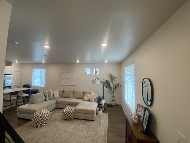 Building Photo - 37 N Veranda Ct