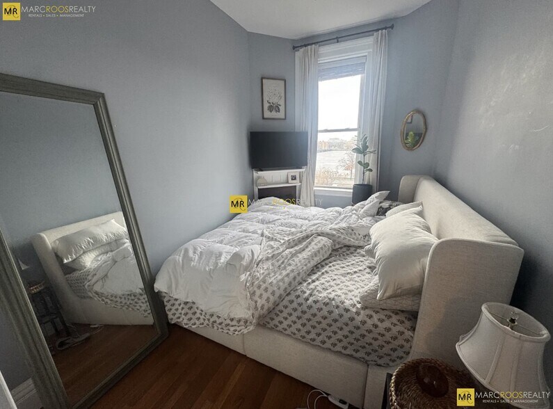 Building Photo - 464 Beacon St