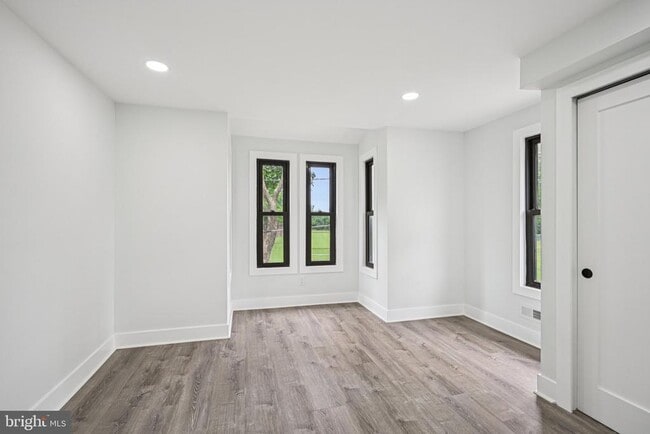 Building Photo - 3547 Finlaw Ave