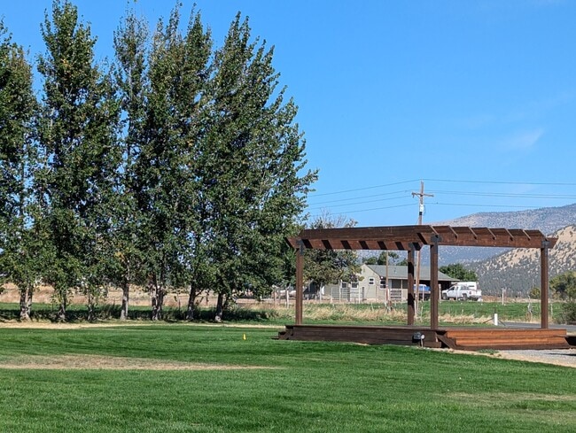 Building Photo - 8483 N W Lone Pine Rd