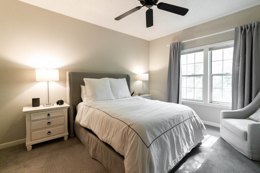 Primary Bedroom - 240 Renaissance Pkwy NE