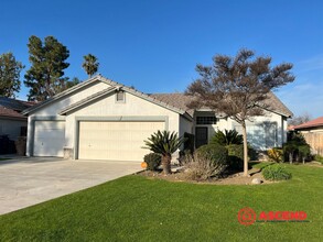 Building Photo - MOVE IN SPECIAL $500 OFF FIRST MONTH RENT! Lovely Home In Southwest Bakersfield!