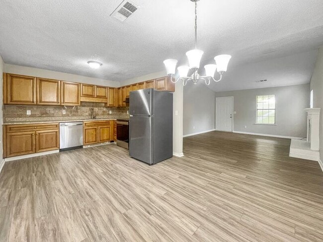 Building Photo - 2135 Valley Oaks Dr SE