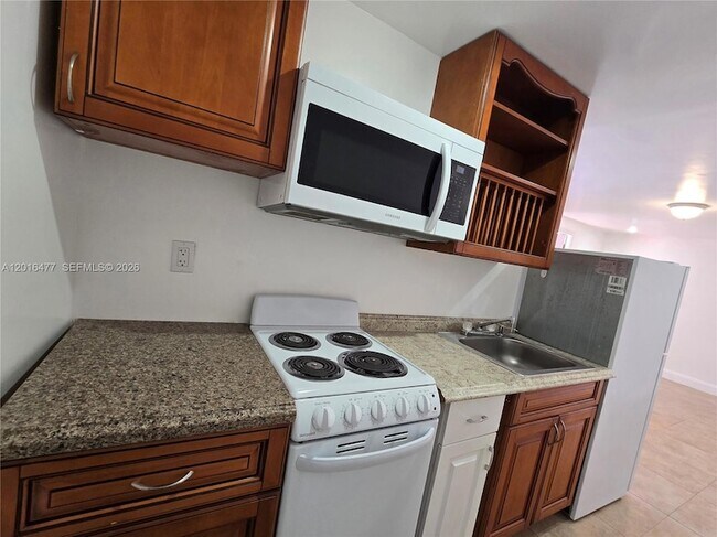 Building Photo - 2957 SW 36th Ct