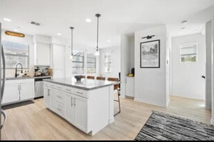 Building Photo - 4201 Mission Ranch Way