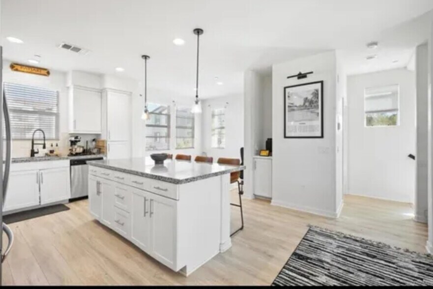 Primary Photo - 4201 Mission Ranch Way