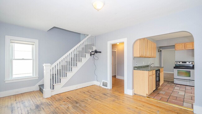 Building Photo - 1441 S State St