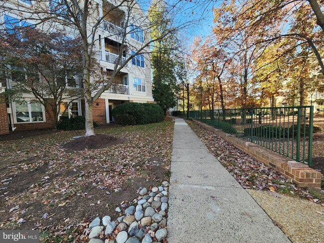 Building Photo - 2204 Westcourt Ln