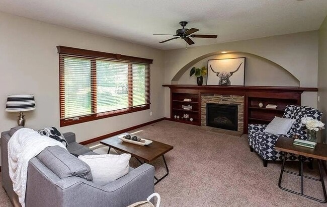 Building Photo - 8700 Wooded Point Dr