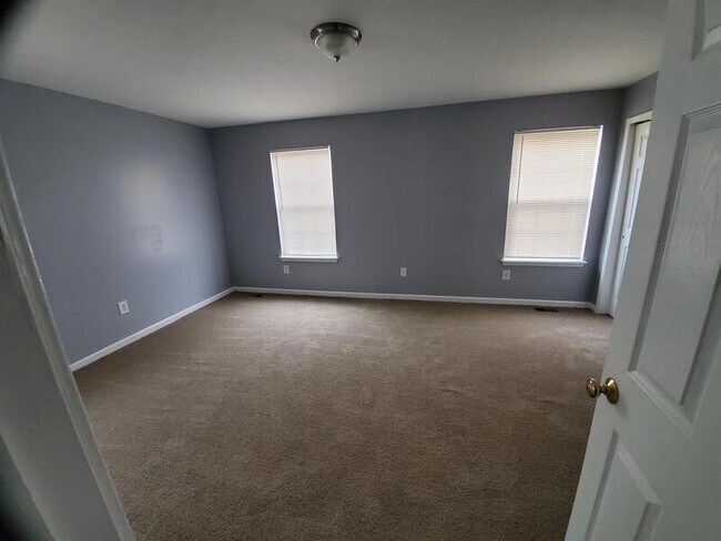 Building Photo - 3589 E 106th St