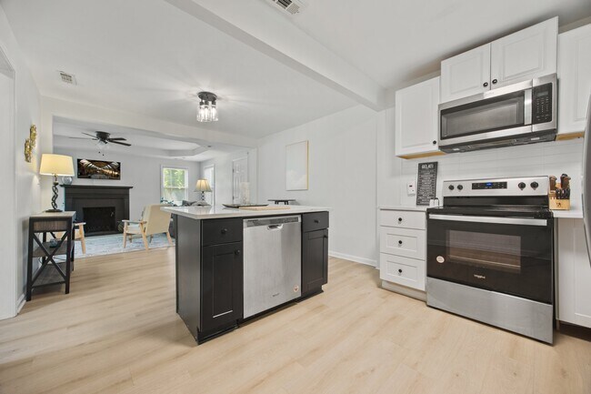 Building Photo - 1346 Lorenzo Dr SW