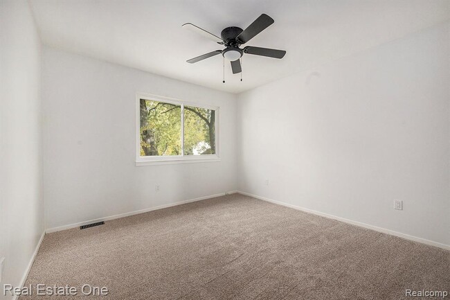 Building Photo - 4910 Chipman Dr