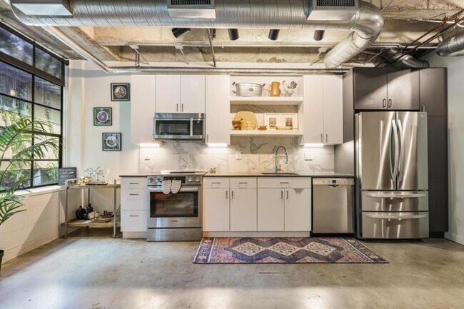 Building Photo - 1065 United Ave SE