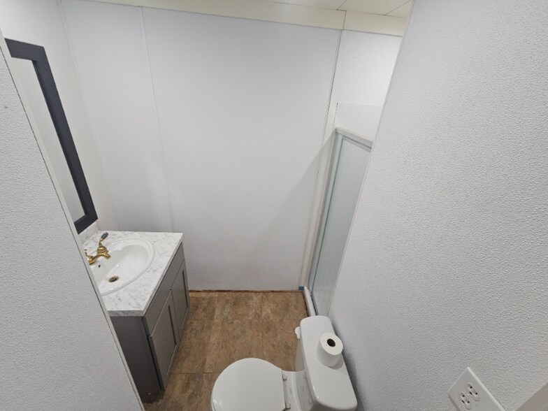 Building Photo - 321 W Elm St