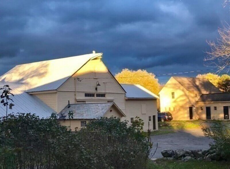 Building Photo - 253 Davis Rd