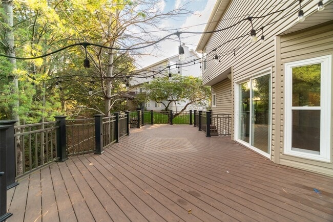 Building Photo - 570 Castle Ridge Dr
