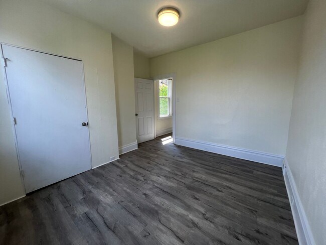 Building Photo - 4 Bedroom + Office Home in Allentown!