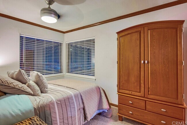 Building Photo - 7380 Live Oak Dr