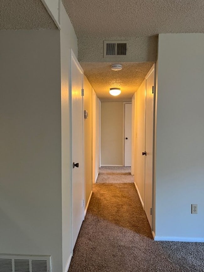 Building Photo - LOVELY spacious 2 bed/2 bath Westminster condo