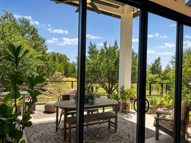 Building Photo - 365 Warbler Dr