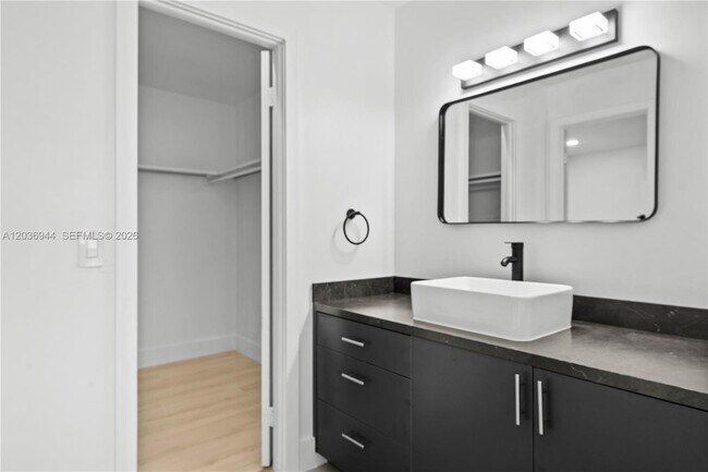 Building Photo - 14840 Naranja Lakes Blvd