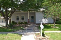 Building Photo - 709 Roberts St